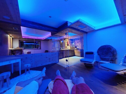 Bed and Breakfast 'Fedaia Joy' with Mountain View, Balcony and Wi-Fi