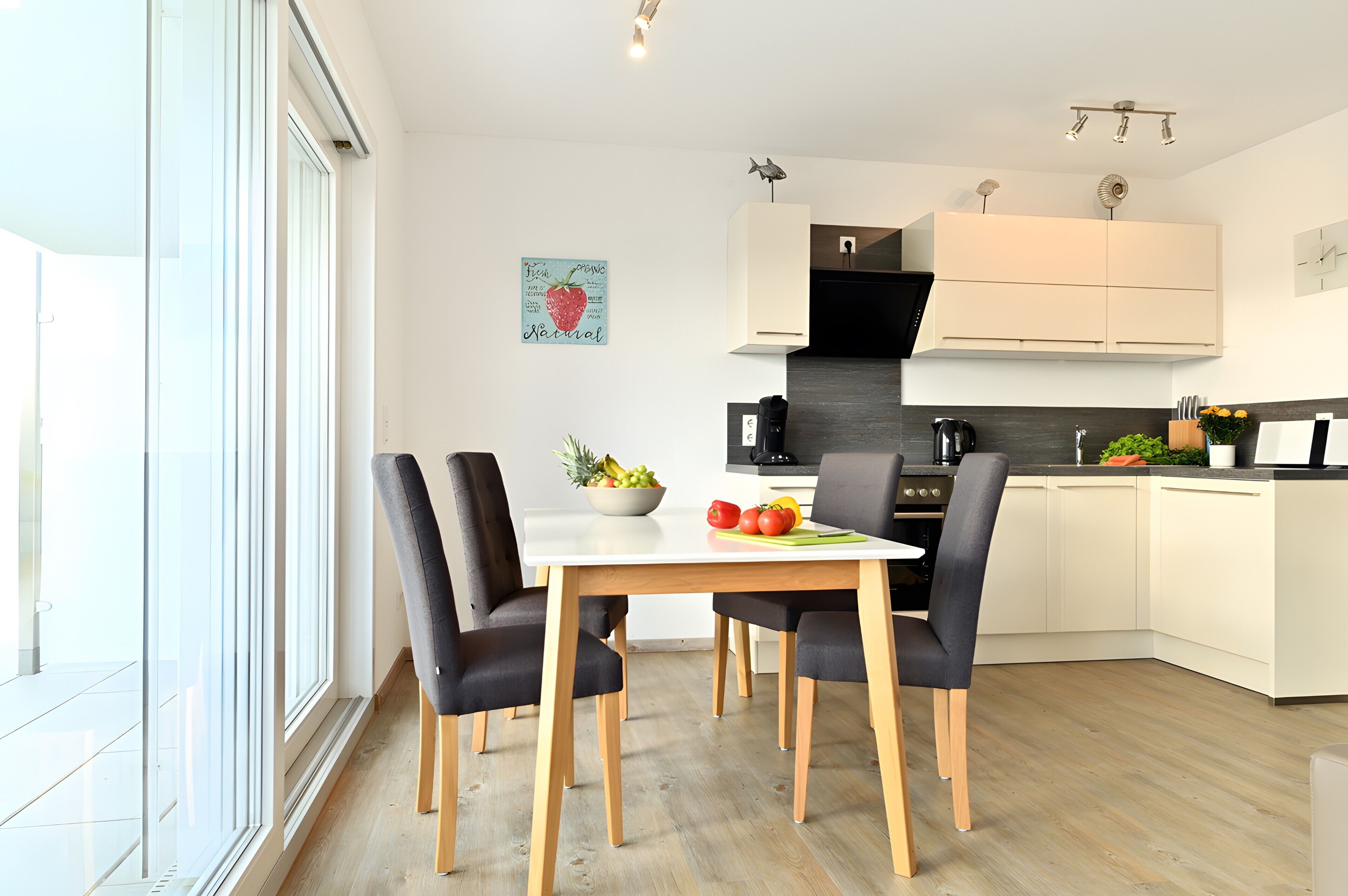 Frigorifero, forno, piano cottura, lavastoviglie