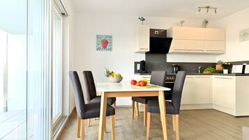 Frigorifero, forno, piano cottura, lavastoviglie