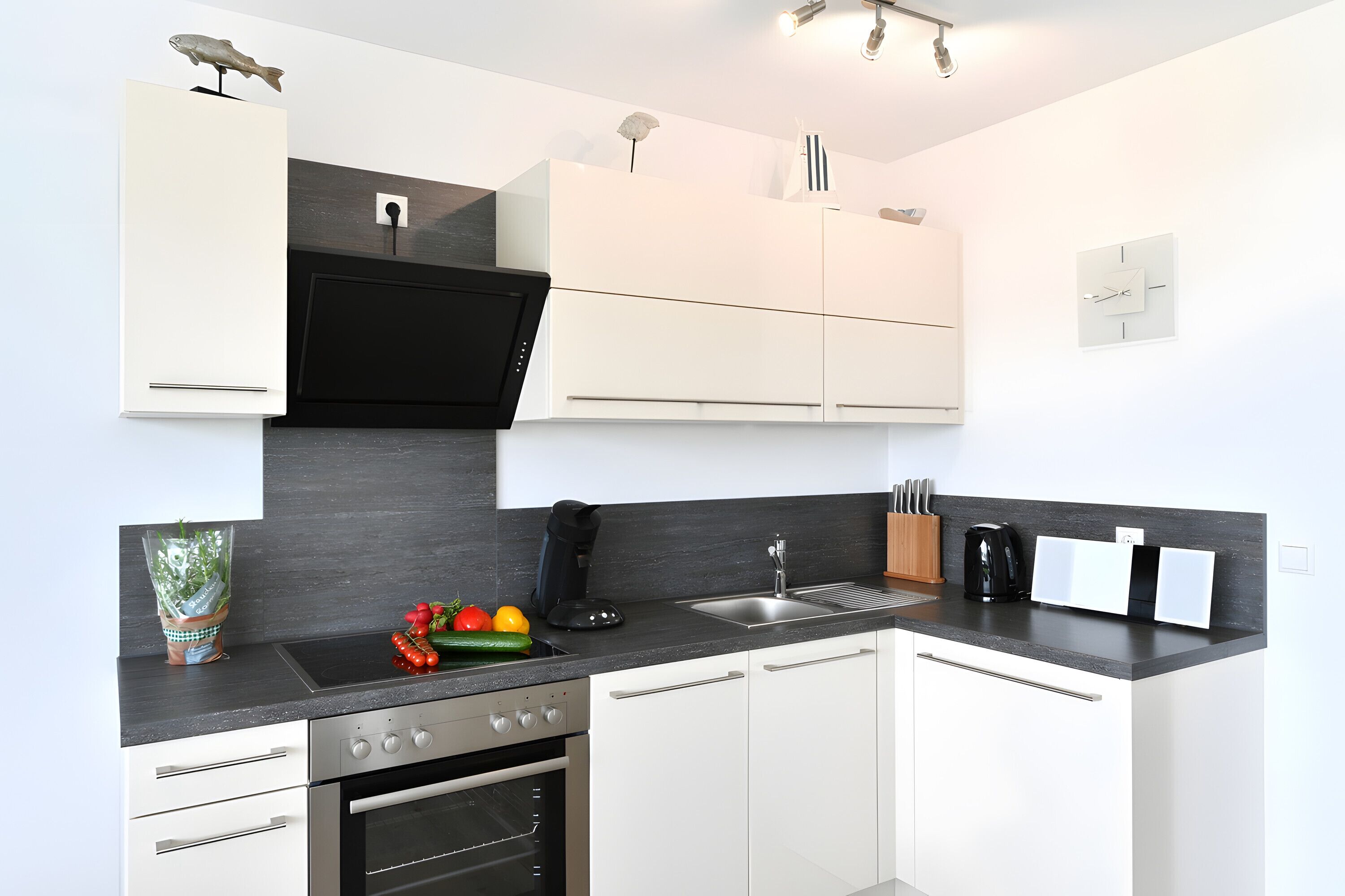 Réfrigérateur, four, plaque de cuisson, lave-vaisselle