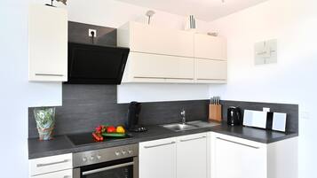 Réfrigérateur, four, plaque de cuisson, lave-vaisselle