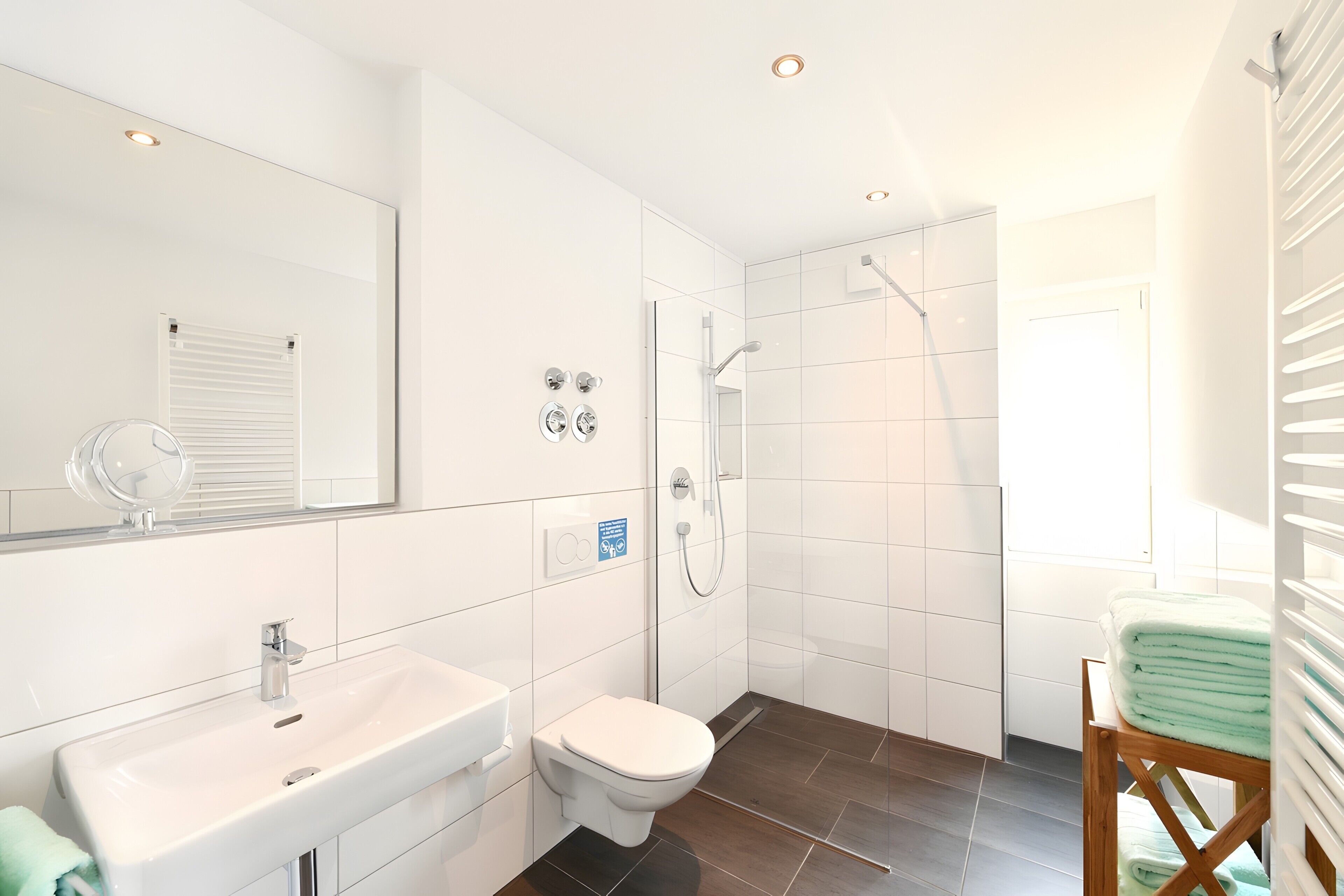 Dusche, Haartrockner, Handtücher