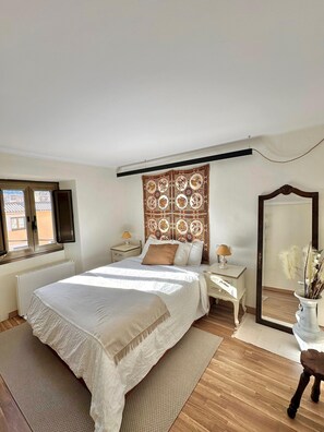 1 bedroom, desk, iron/ironing board, WiFi