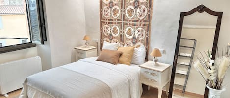 1 habitación, tabla de planchar con plancha, wifi y ropa de cama