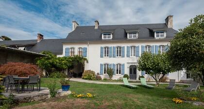 Bed and Breakfast 'Chambre Mathilde Et Sa Suite' with Mountain View, Shared Terrace and Wi-Fi
