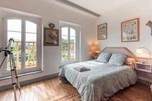 2 dormitorios, tabla de planchar con plancha, wifi y ropa de cama