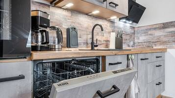 Kühlschrank, Mikrowelle, Ofen, Herdplatte