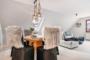 Dining - Apartment 'Weserstrand' with Private Garden and Wi-Fi (Sandstedt)