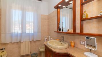 Doccia, asciugacapelli, asciugamani