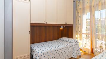 2 Schlafzimmer, BĂŒgeleisen/BĂŒgelbrett, WLAN, BettwĂ€sche