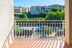 Property grounds - "La Casa in Gallura" first floor apartment (Calangianus)