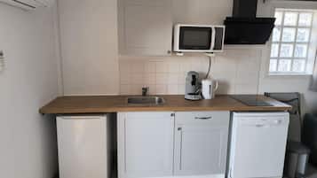 Refrigerador, microondas, placa de cocina, lavavajillas