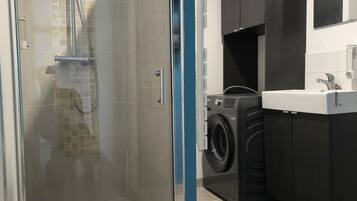 Bruser, gratis toiletartikler, hårtørrer, håndklæder