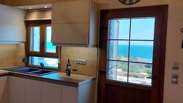 Fridge, oven, dishwasher, coffee/tea maker