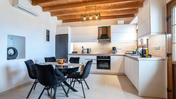 Fridge, oven, dishwasher, coffee/tea maker