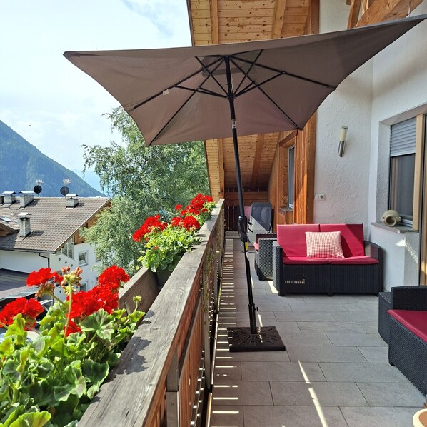 Terrace/patio - Holiday Home 'Xxl-appartement Moarhof' with Mountain View, Private Terrace and Wi-Fi (Acereto)