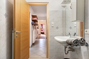 Shower, free toiletries, hair dryer, towels