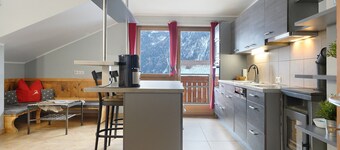 Holiday Home 'Xxl-appartement Moarhof' with Mountain View, Private Terrace and Wi-Fi