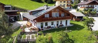 Holiday Home 'Xxl-appartement Moarhof' with Mountain View, Private Terrace and Wi-Fi