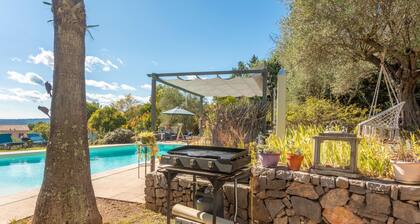 Apartment 'Les Tarentes' with Mountain View, Shared Pool and Wi-Fi