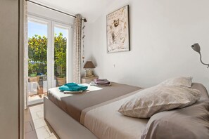 2 chambres, fer et planche à repasser, Wi-Fi, draps fournis