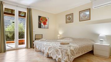 3 chambres, fer et planche à repasser, Wi-Fi, draps fournis