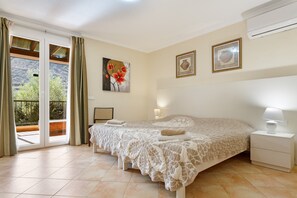 3 chambres, fer et planche à repasser, Wi-Fi, draps fournis
