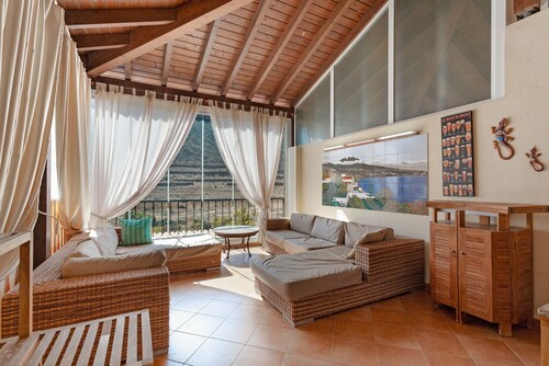 Vacation Villa 'Private Pool Los Cristianos' with Mountain View, Wi-Fi & Air Conditioning