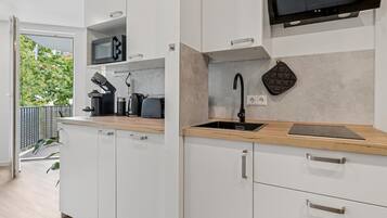 Fridge, microwave, stovetop, dishwasher