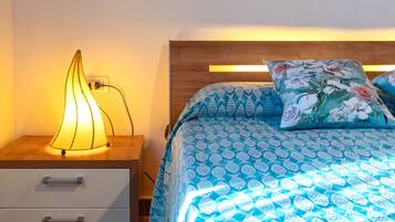 2 bedrooms, bed sheets