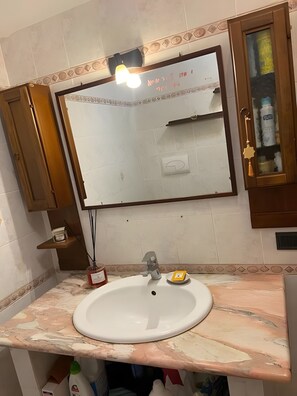 Doccia, asciugacapelli, asciugamani