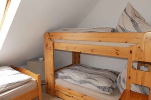 2 bedrooms, WiFi, bed sheets