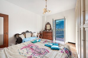 1 bedroom, desk, iron/ironing board, WiFi - Holiday Home 'Roses House' with Mountain View, Wi-Fi and Air Conditioning (Sestri Levante)