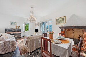 Interior - Holiday Home 'Roses House' with Mountain View, Wi-Fi and Air Conditioning (Sestri Levante)