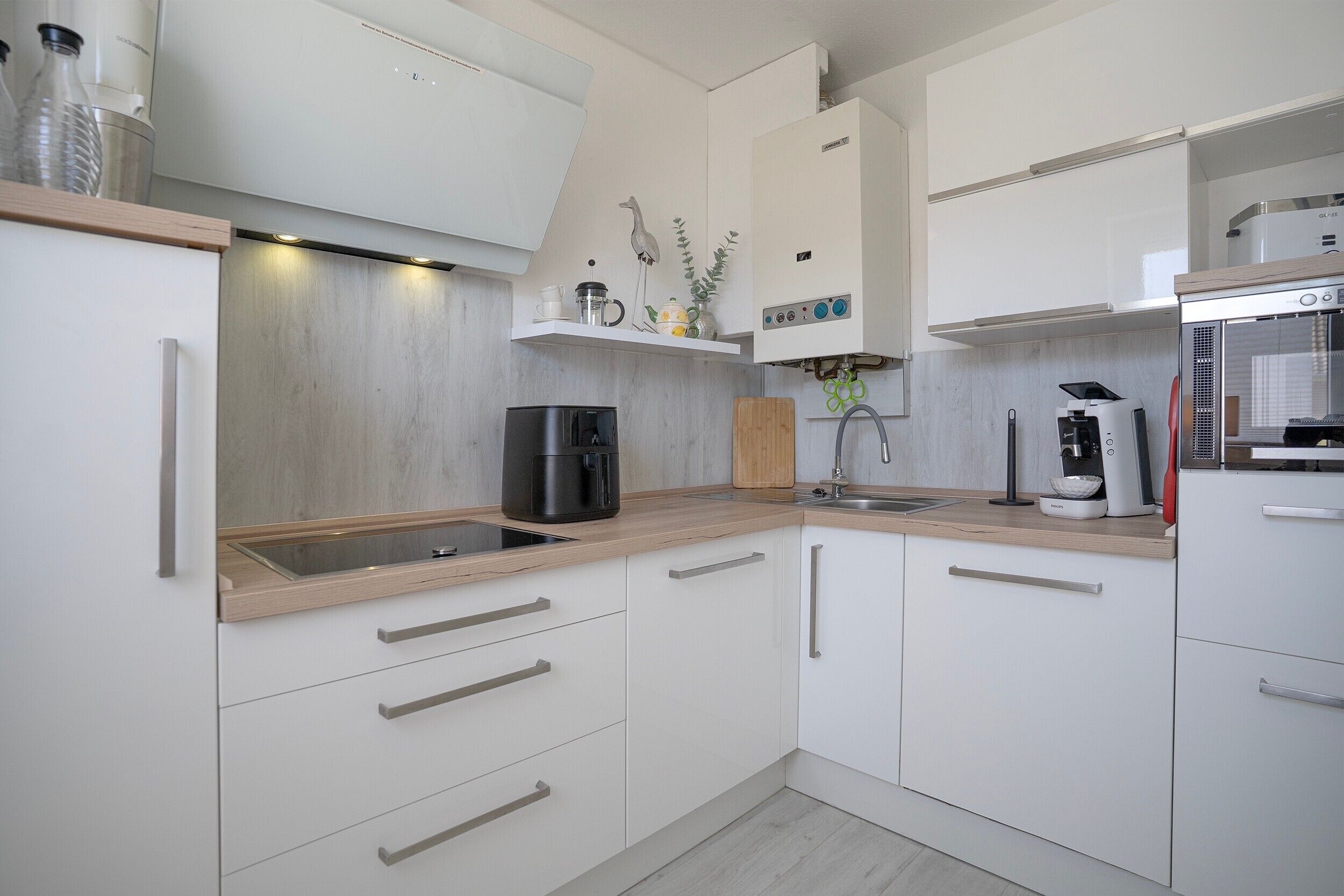 Kühlschrank, Mikrowelle, Herdplatte, Geschirrspüler