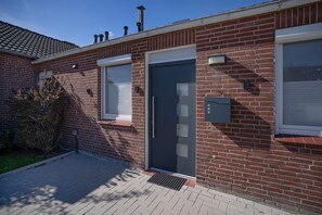 Exterior detail - Holiday Home 'Am See' with Private Garden and Wi-Fi (Hage)