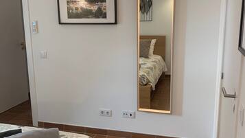 1 Schlafzimmer, BĂŒgeleisen/BĂŒgelbrett, WLAN, BettwĂ€sche