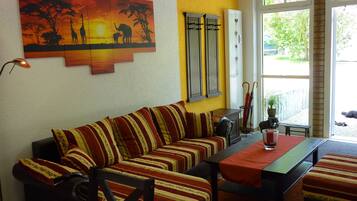 Een televisie, een dvd-speler en een stereo