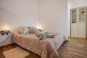 Iron/ironing board, WiFi, bed sheets