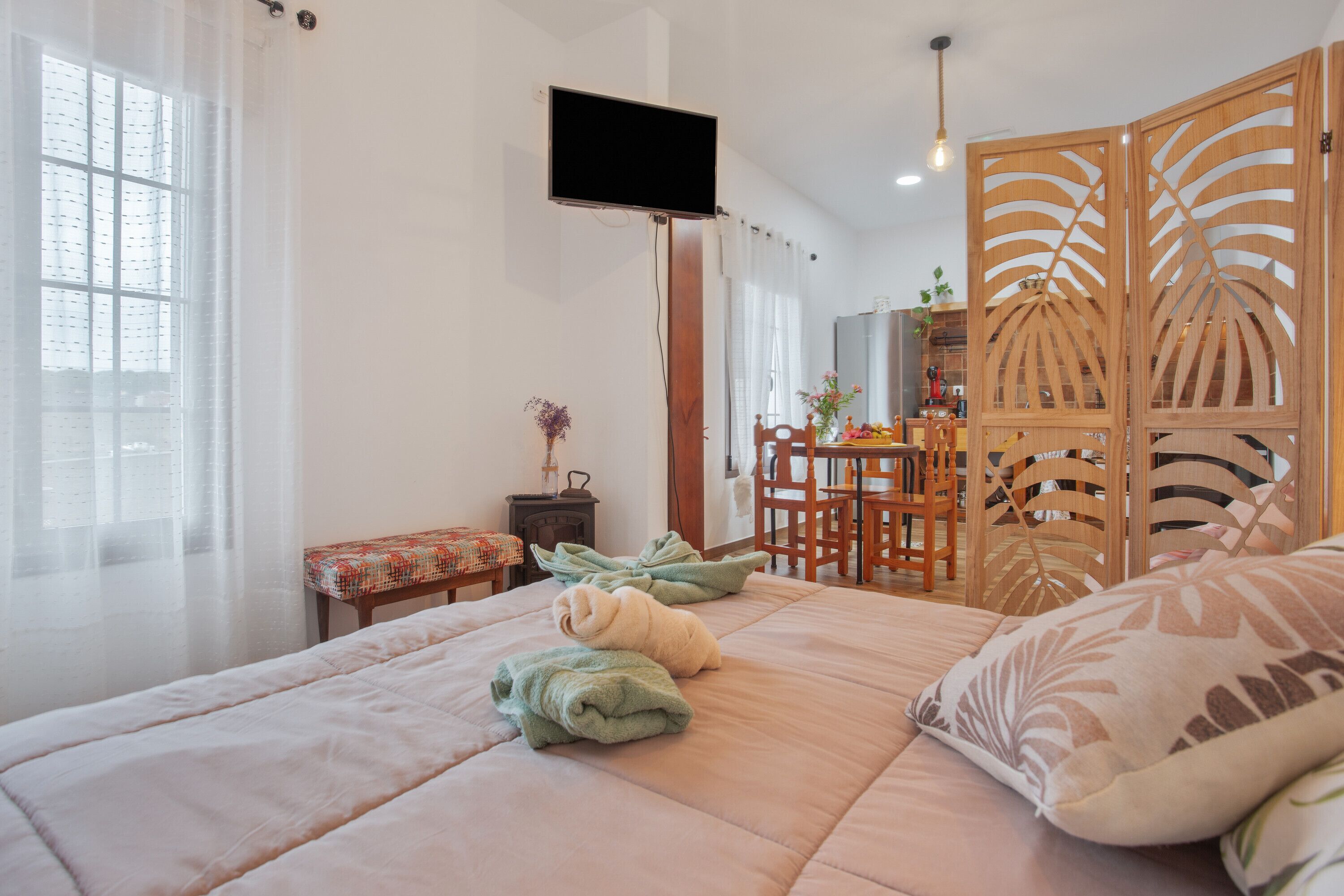 Iron/ironing board, WiFi, bed sheets