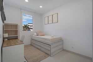 3 bedrooms, WiFi, bed sheets