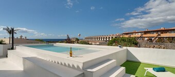 Holiday Villa 'Vistas al Mar' with Sea View, Wi-Fi and Air Conditioning