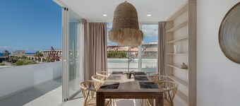 Holiday Villa 'Vistas al Mar' with Sea View, Wi-Fi and Air Conditioning