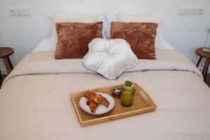 WiFi, bed sheets