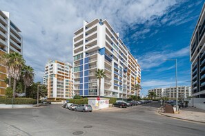 Exterior - Apartment 'Casa Shanti' with Shared Pool, Wi-Fi and Air Conditioning (Portimão)