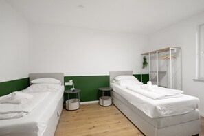 2 habitaciones, tabla de planchar con plancha, wifi y ropa de cama 