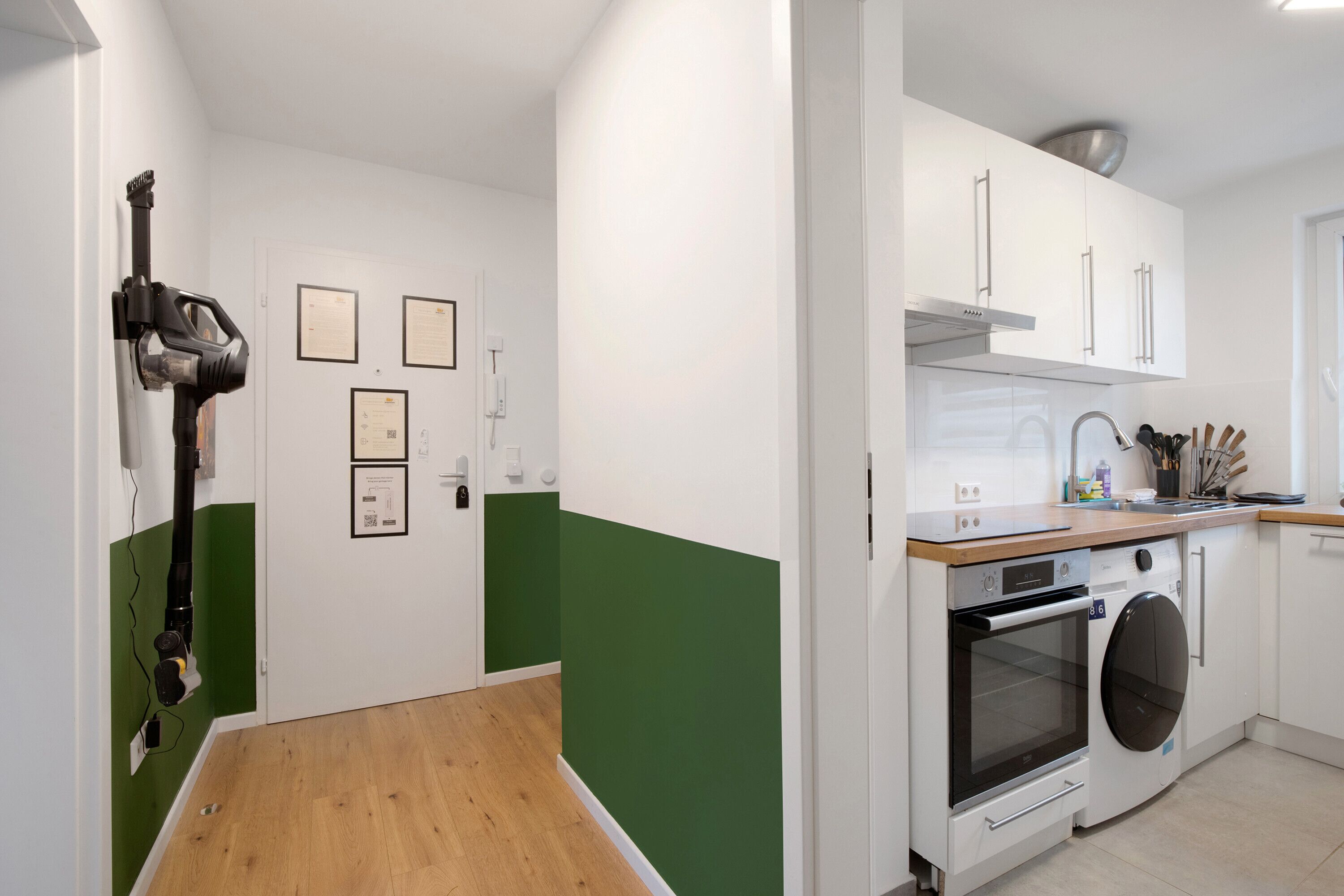 Kjøleskap, ovn, kokeplater og oppvaskmaskin