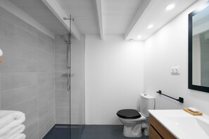Douche, serviettes fournies