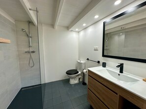 Shower, towels