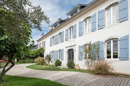 Exterior. Guest Room 'Chambre Marie-Jo' with Mountain View, Shared Terrace & Wi-Fi